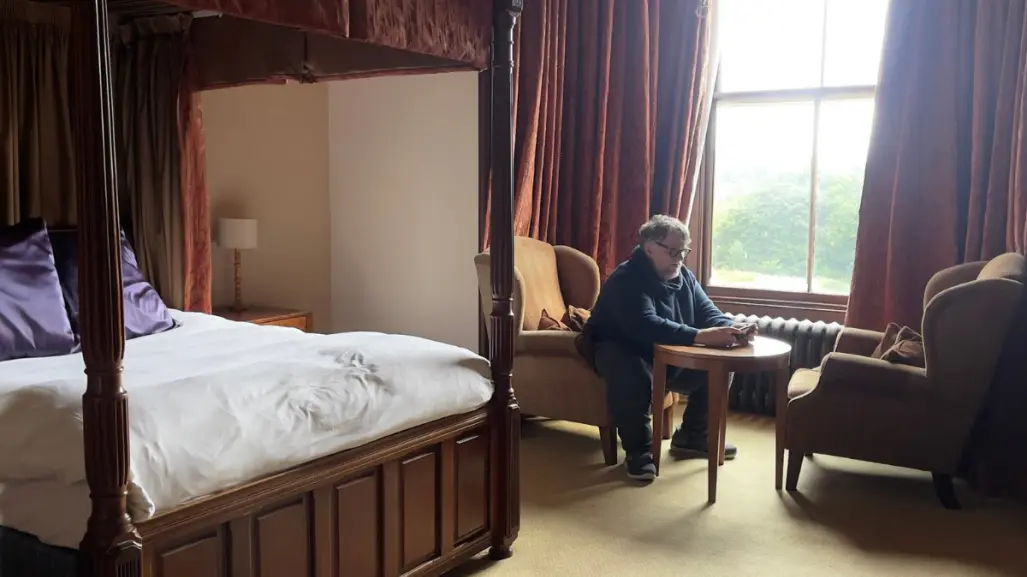 Guillermo del Toro enfrenta a fantasma enojado en un hotel de Escocia, esto dijo