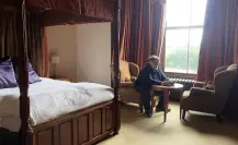 Guillermo del Toro enfrenta a fantasma enojado en un hotel de Escocia, esto dijo