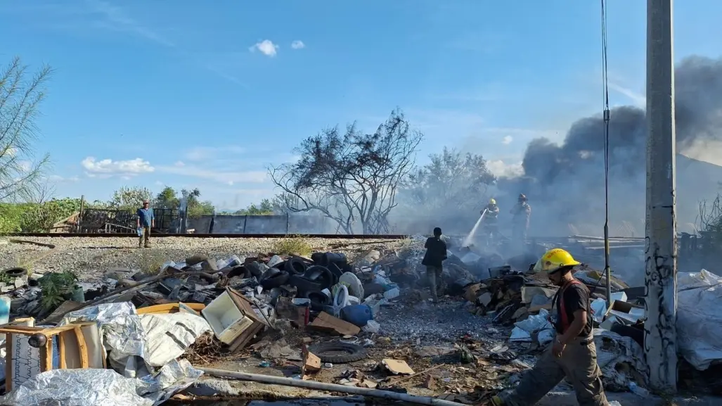 Incendio consume tejabanes y corrales con puercos y caballos en Guadalupe