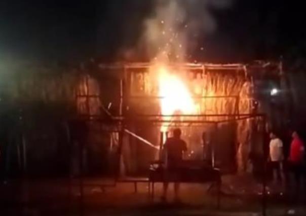 Fuego en Tixkokob: Arde en llamas el coso taurino de Nolo (Video)