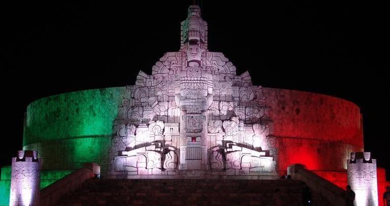 Preparativos para las fiestas patrias en el Paseo de Montejo