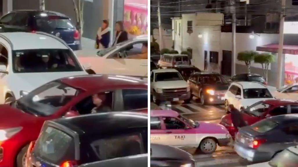 Mujer no soporta y le grita a un taxista en el tráfico de la CDMX | VIDEO