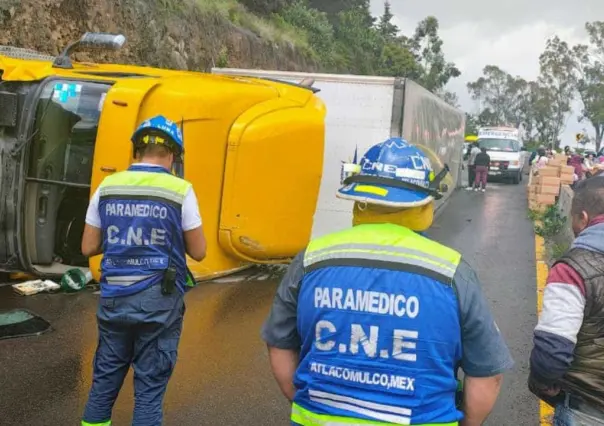 Vuelca tráiler; aparece la rapiña en la Atlacolmulco-Acambay (VIDEO)