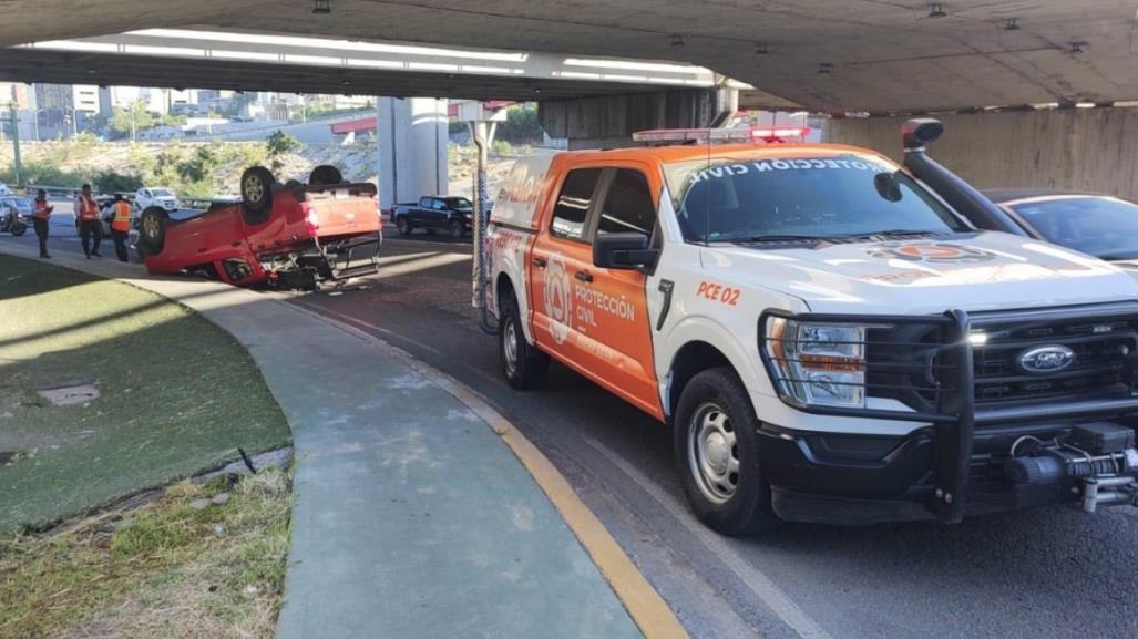 Vuelca camioneta pick-up en Gonzalitos