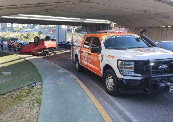 Vuelca camioneta pick-up en Gonzalitos