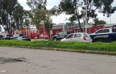 Asesinan a balazos a una mujer en restaurtane de pollo en Toluca