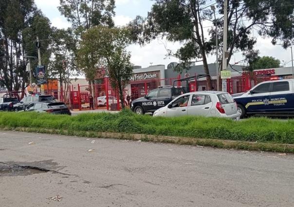 Asesinan a balazos a una mujer en restaurtane de pollo en Toluca