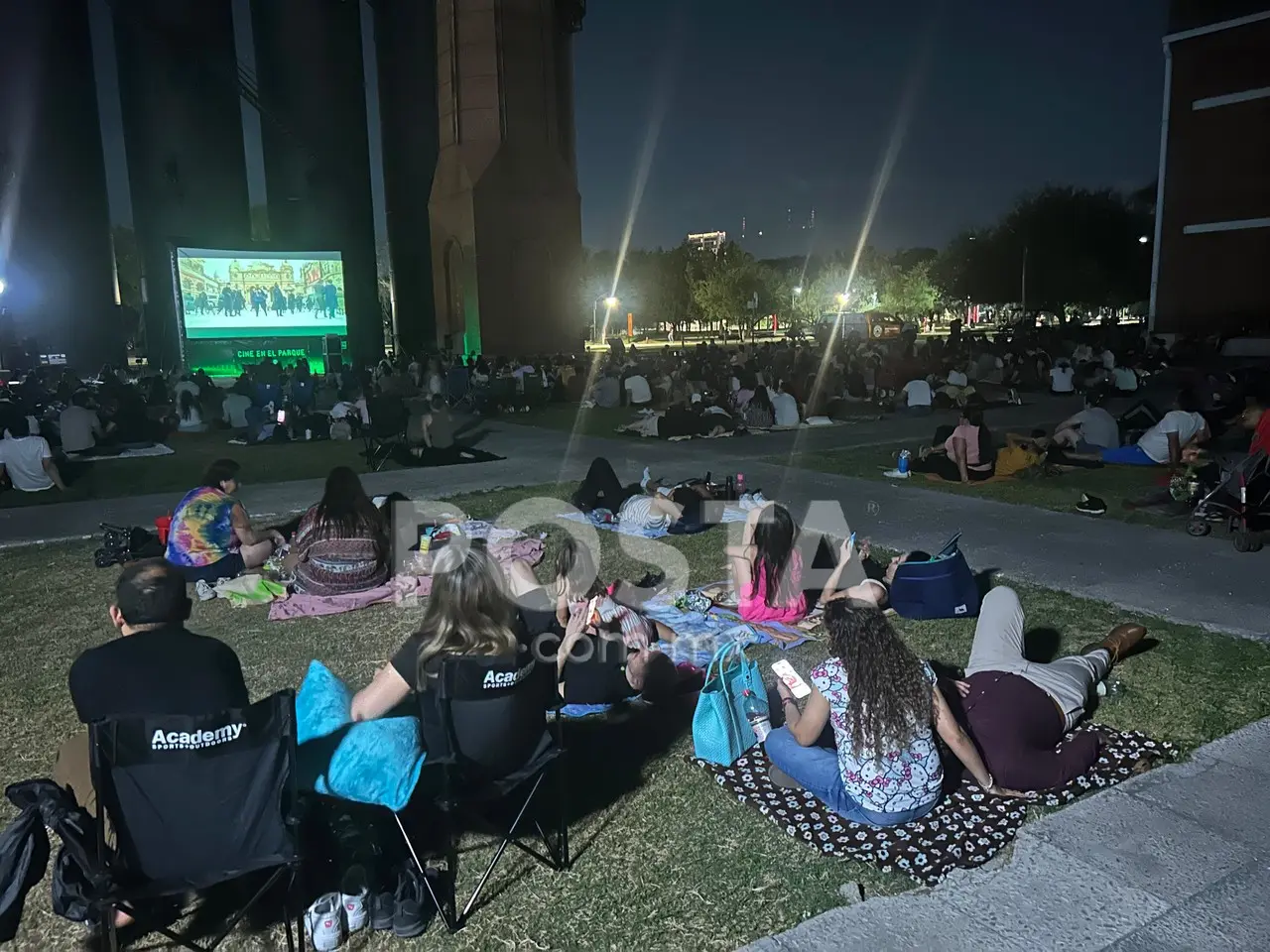 Viven regios noche de cine bajo las estrellas en Fundidora. Foto:POSTA