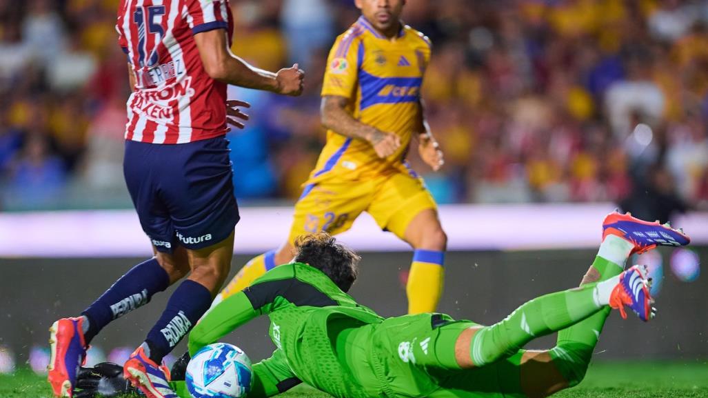 Tigres y Chivas empatan 1-1 en el estadio Universitario