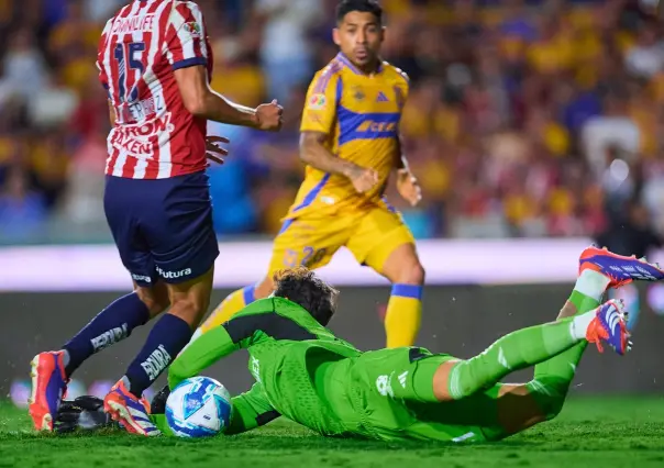 Tigres y Chivas empatan 1-1 en el estadio Universitario