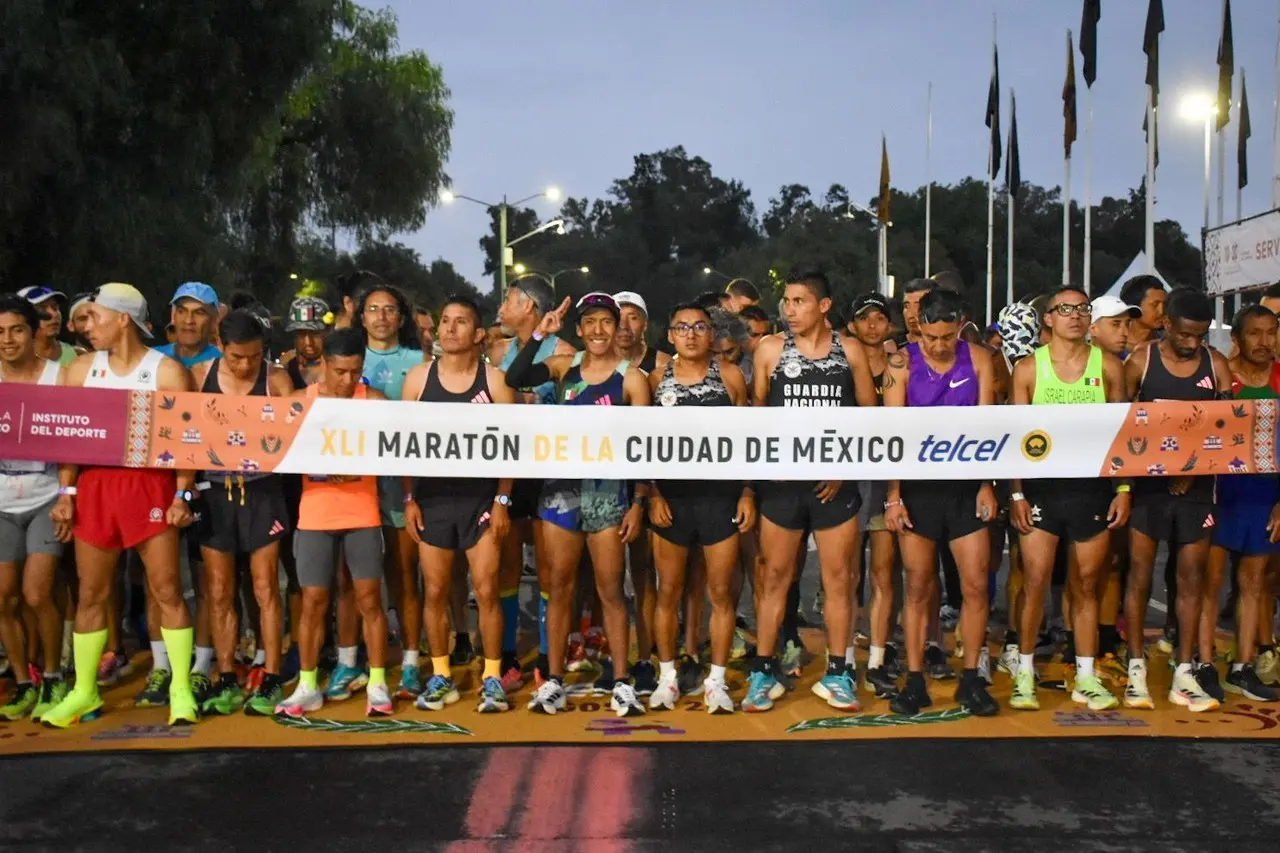 Edwin Kiprop Kiptoo de Kenia gana la Maratón de la CDMX. Créditos: Maratón Internacional CDMX.