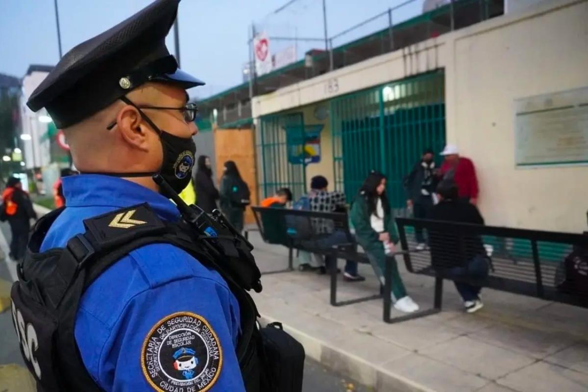 Policía en operativo regreso a clases de la capital mexicana. Foto: Especial