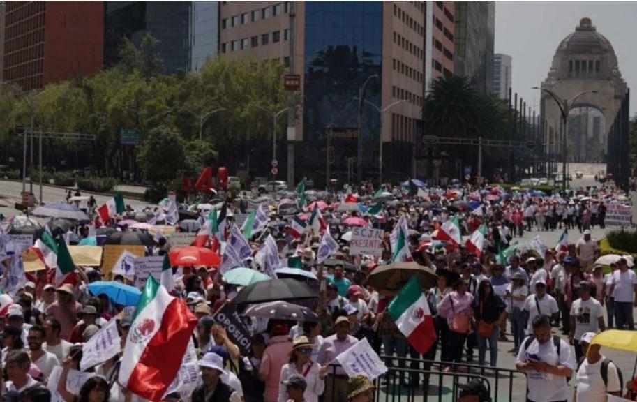 Miles de trabajadores del Poder Judicial protestan contra la reforma de AMLO