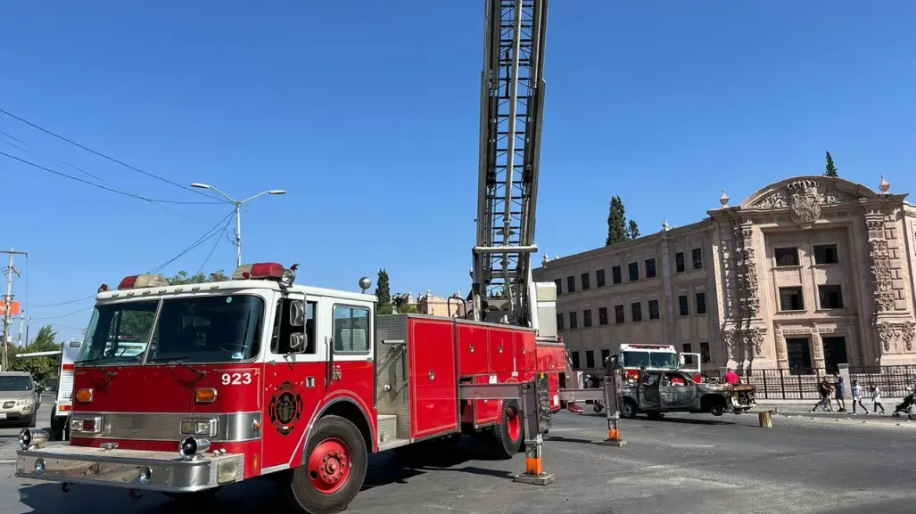 Bomberos de Saltillo hacen demostraciones en la ruta recreativa