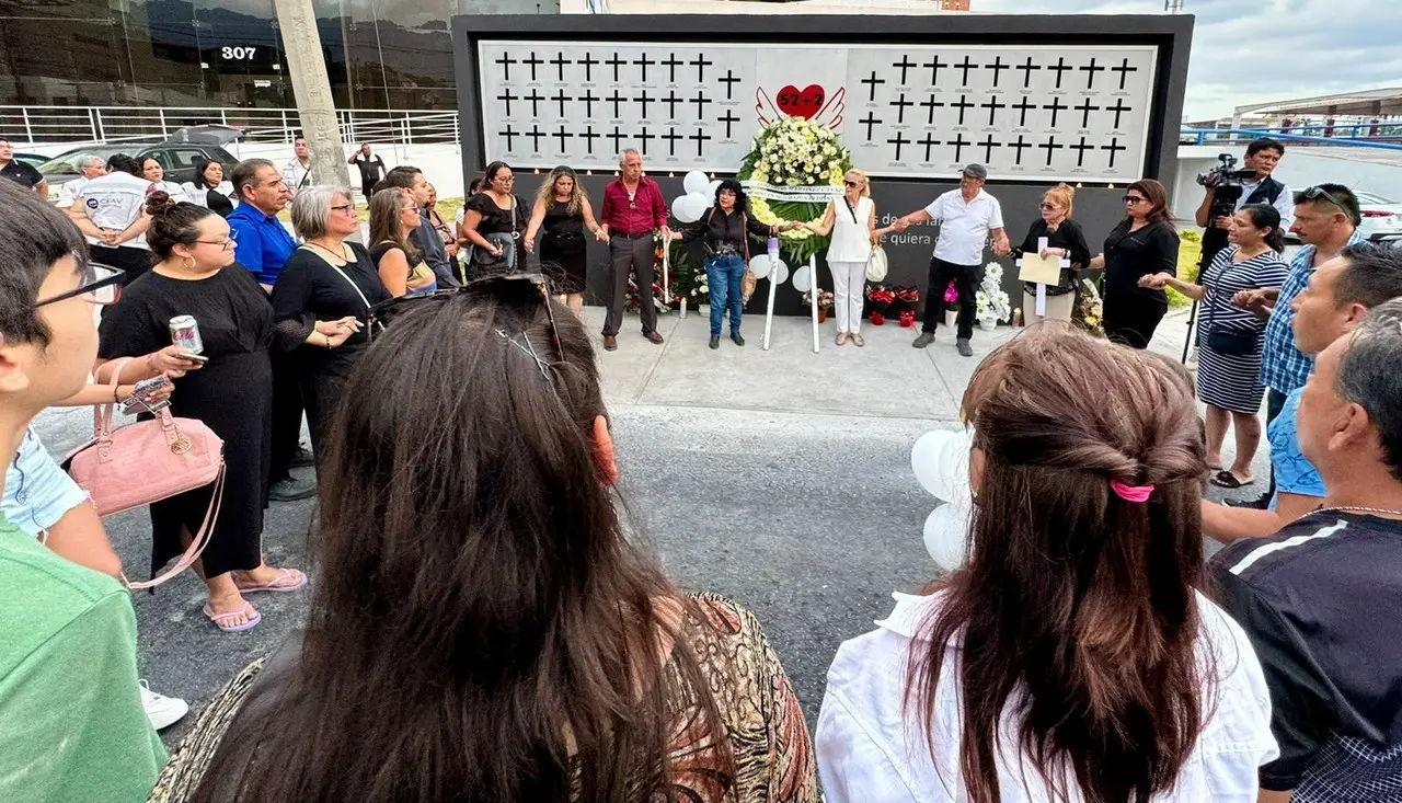 Memorial a víctimas del ataque en el Casino Royale. Foto: Comisión Estatal de Derechos Humanos