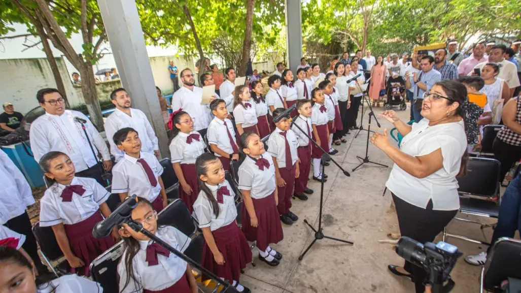 Primera interpretación del Himno de Yucatán en Lengua Maya marca inicio escolar