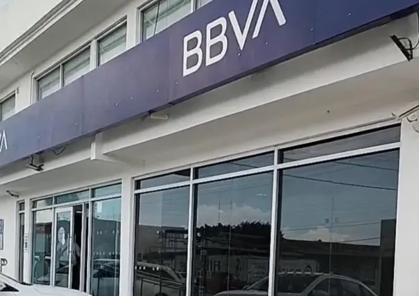 Asaltan a mujer saliendo de BBVA del 8 Mina; le roban 1 millón