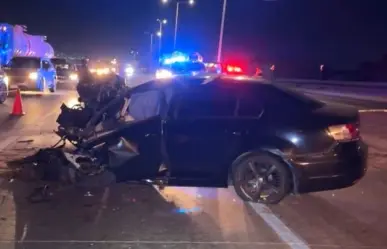 Vehículo se impacta contra pilar del puente al Aeropuerto