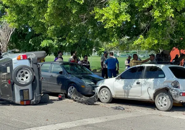 Estudiante choca y vuelca aparatosamente al interior de la UAT Tampico