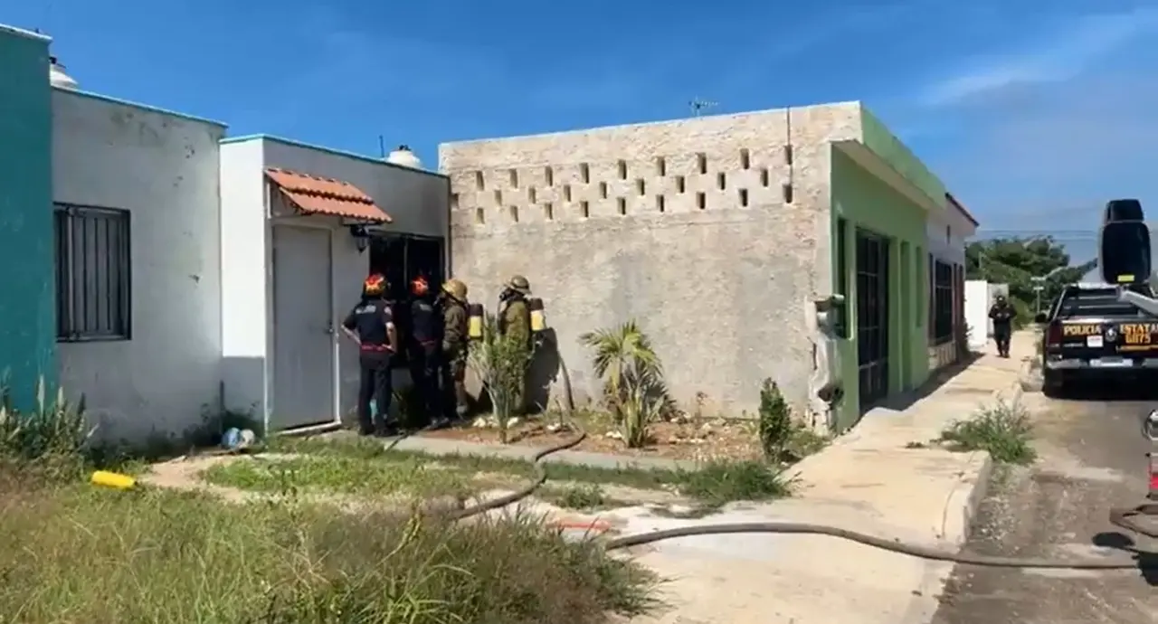 Un incendio se registró la mañana de este lunes en un predio de Ciudad Caucel lo que alertó a los vecinos quienes llamaron a los equipos de emergencia.- Foto de redes sociales