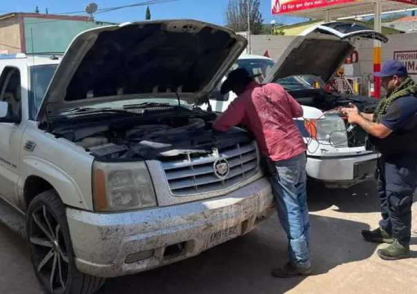 Policía Municipal ayuda a hombre con falla en su camioneta