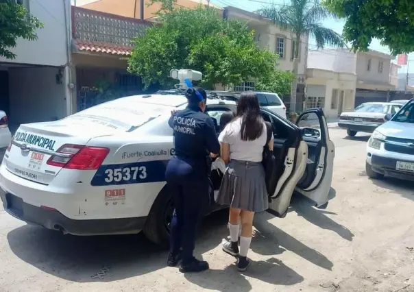 Se pierden alumnas en primer día de clases en Torreón; patrulla las lleva a casa