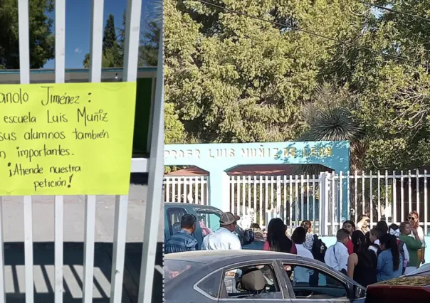 No arrancaron clases: Escuela Primaria Luis Muñiz protesta por falta de director