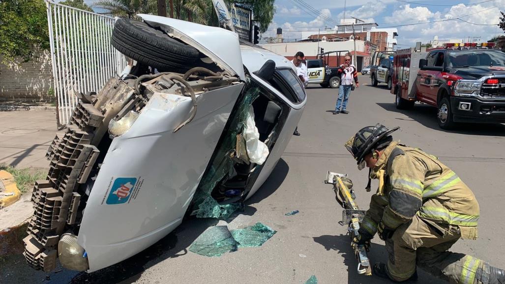 Vuelca vehículo en prolongación Canoas, un lesionado