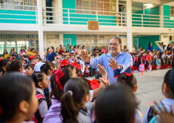 Andrés Mijes refuerza apoyos para educación y seguridad en Escobedo