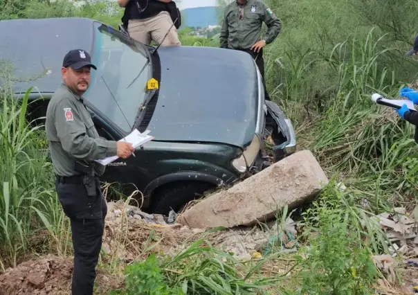 Balean supuestos policías una camioneta durante una persecución en Sinaloa