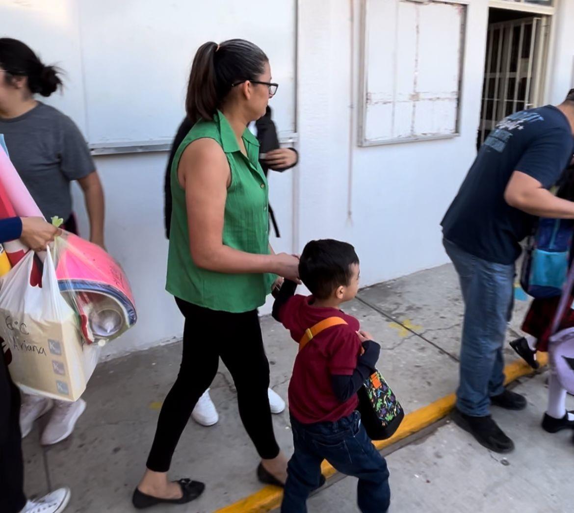 Para muchos pequeños es su primer día de clases, son días de adaptación. Foto: Jesús Carrillo.