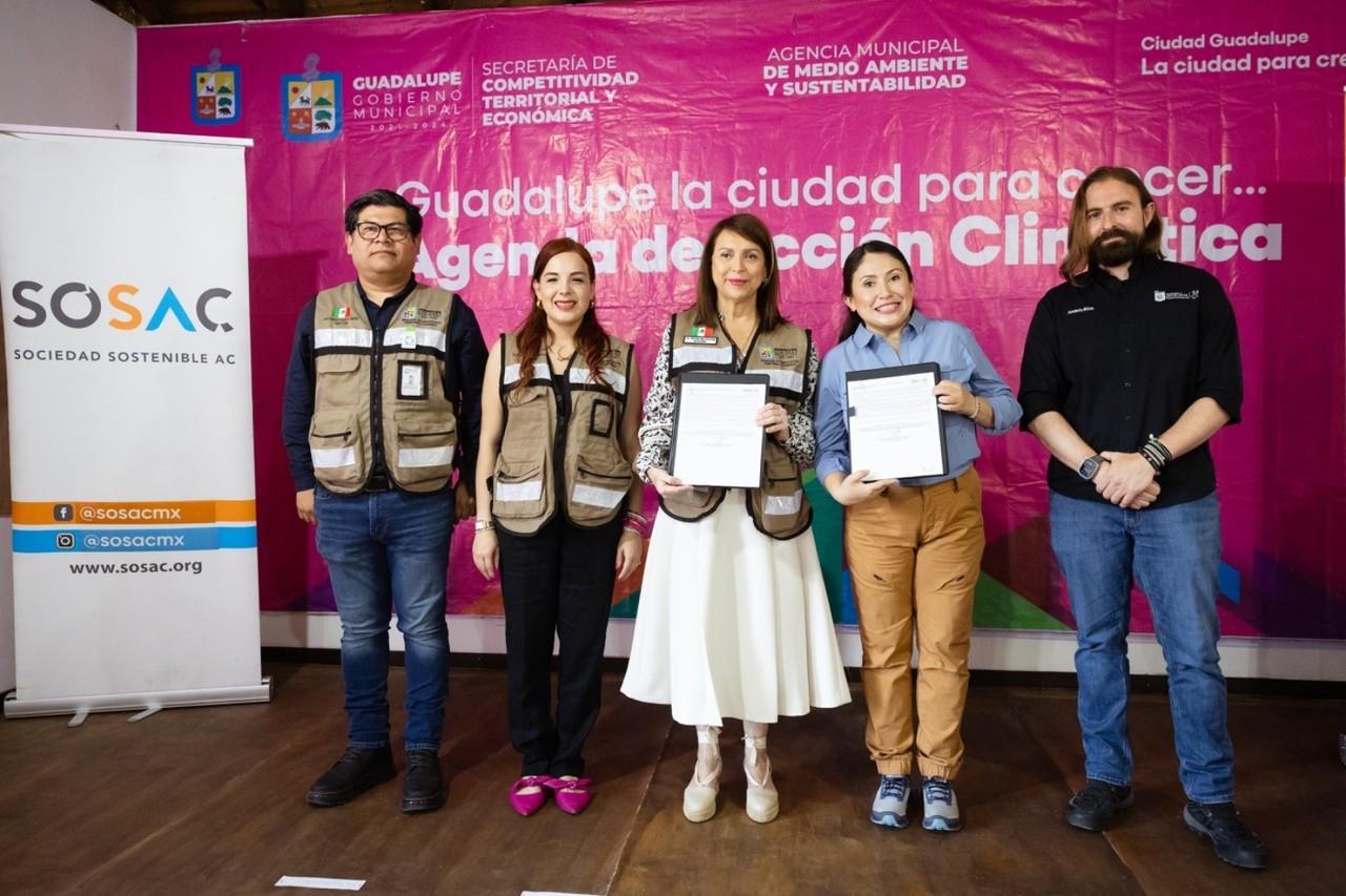 Asistentes a capacitación y la alcaldesa de Guadalupe, Cristina Díaz. Foto: Gobierno de Guadalupe