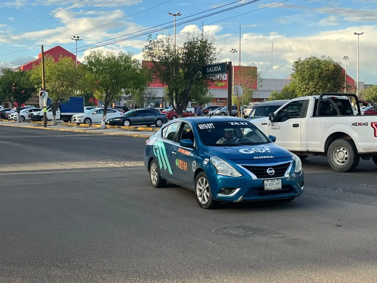 Por uso de celular al conducir, se llegan a registrar un número importante de accidentes. Foto: Jesús Carrillo.