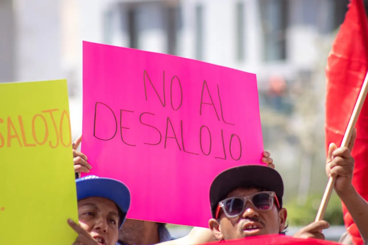 Habitantes del fraccionamiento Ana se manifestaron en la presidencia de Torreón. (Fotografía: Movimiento Antorchista)