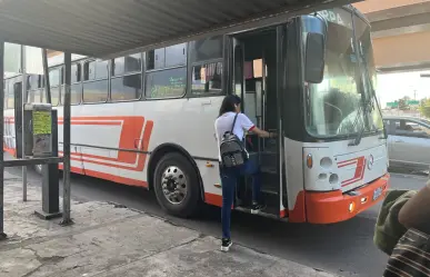 Choferes de transporte público piden retomar la credencialización de estudiantes