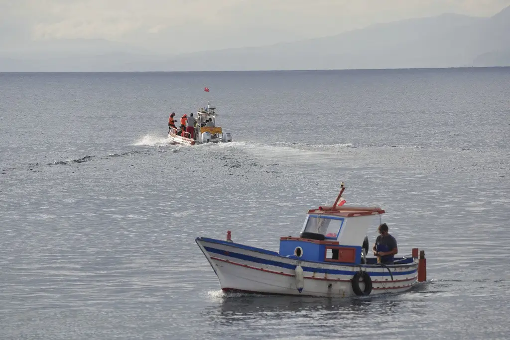 Llugar del naufragio de Bayesian en el cuarto día de operaciones de búsqueda y recuperación después del hundimiento del yate de lujo, el 22 de agosto de 2024, frente a la costa de Porticello, en Sicilia, Italia. (Jonathan Brady/PA vía AP)