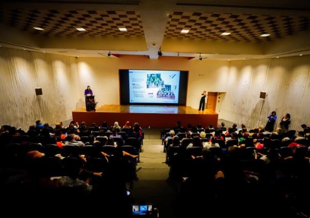 Presentan logros del Instituto de las Mujeres Regias en Monterrey