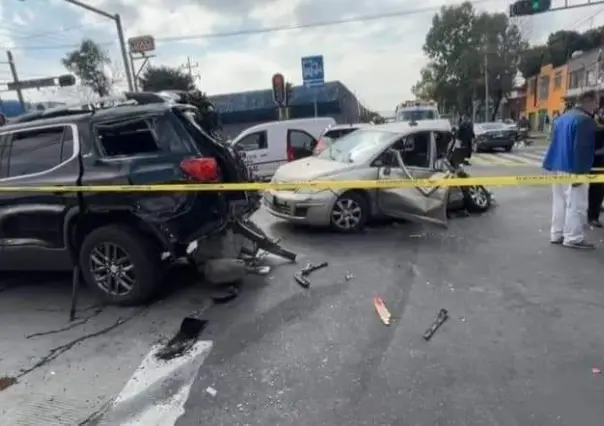 Metrobús impacta a 9 vehículos tras falla mecánica, hay 15 heridos