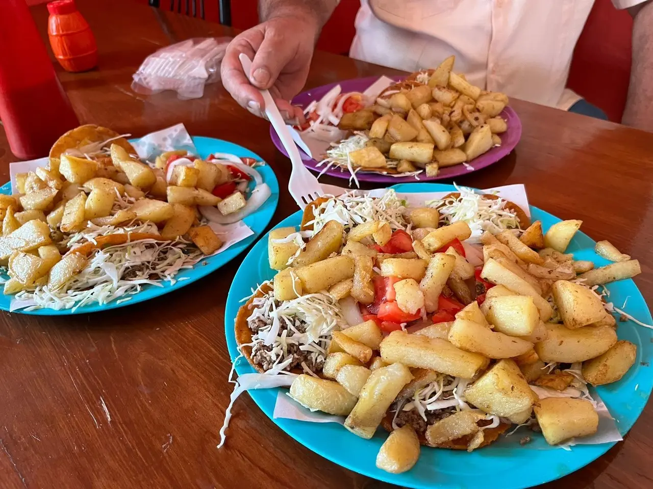 Don “Nacho” Romero comentó que, cuando su padre murió, tres de sus hermanos se dedicaron a lo mismo pero su diferenciador ha sido el proceso artesanal como las tortillas recién hechas. Foto: POSTA.