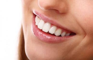 ¿Quieres blanquear tus dientes? Estos son los mejores remedios naturales