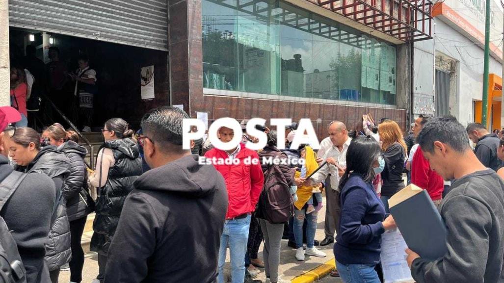 ¡Protestan en Toluca! Falla sistema para cambiar alumnos de plantel