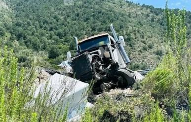 Tráiler evita tragedia en las curvas de los chorros, carretera 57