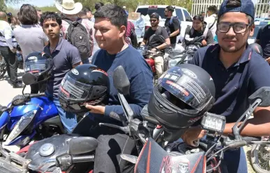 Entregan cascos gratuitos a alumnos motociclistas de la UJED