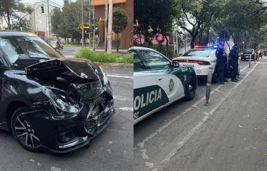 #VIDEO: Auto termina volcado tras choque en Azcapotzalco