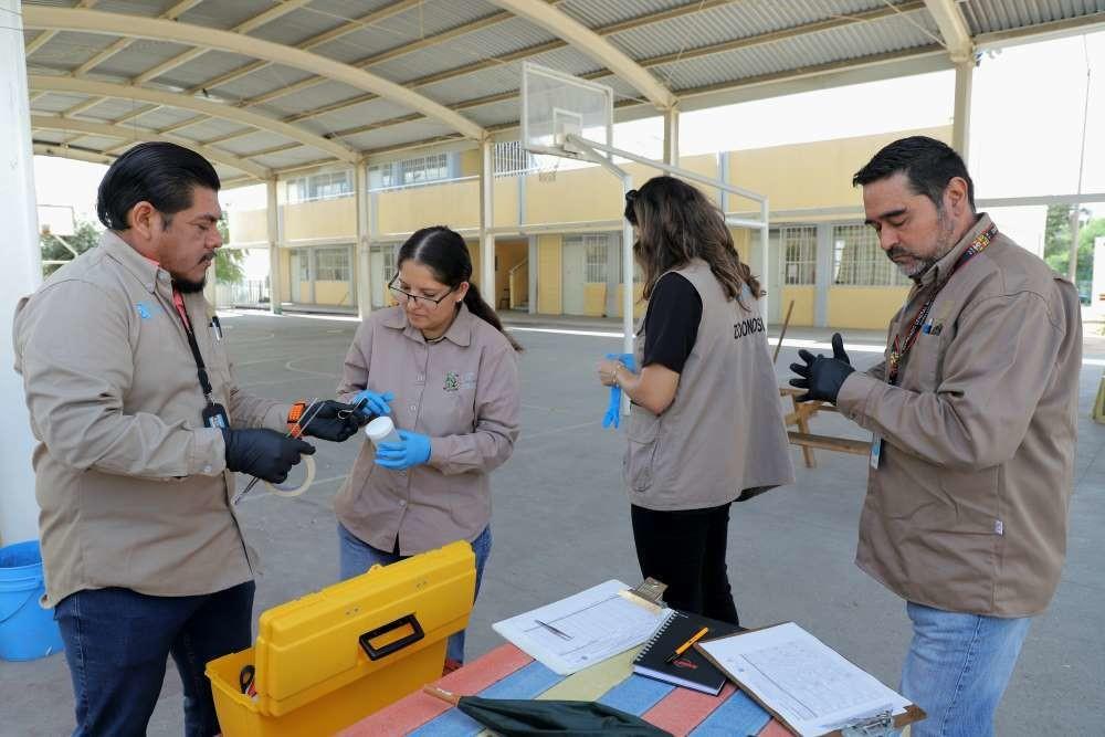 Secretaría de Salud refuerza visitas a planteles educativos por posible presencia de garrapatas. Foto. Gobierno de Nuevo León