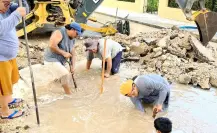 Siete horas para reparar una fuga de agua en Mérida