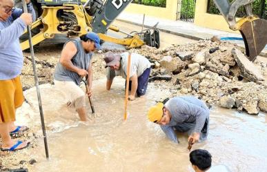 Siete horas para reparar una fuga de agua en Mérida