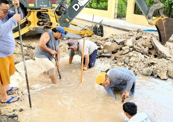 Siete horas para reparar una fuga de agua en Mérida