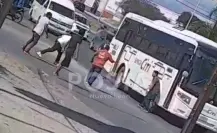 ¡Otra riña a pedradas y machetazos!; termina en atropello en Juárez (VIDEO)