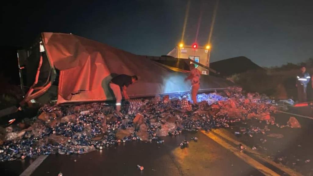 Vuelca camión cervecero en la autopista Saltillo-Zacatecas, no hubo rapiña